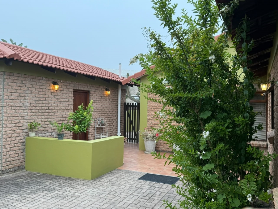 4 Bedroom Property for Sale in Fraaiuitsig Western Cape